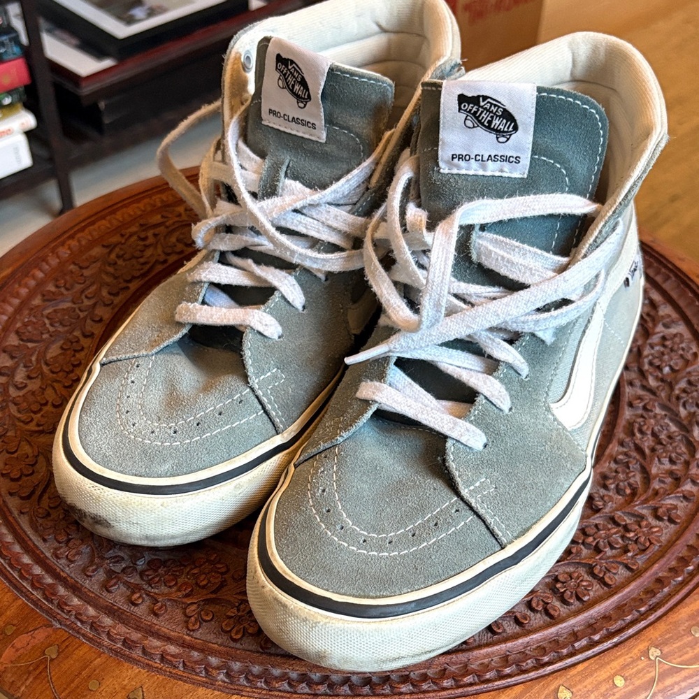 Vans Mid-Top Sneakers in Sage/Grey Suede